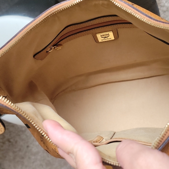MCM Authentic - Picture 10 of 13